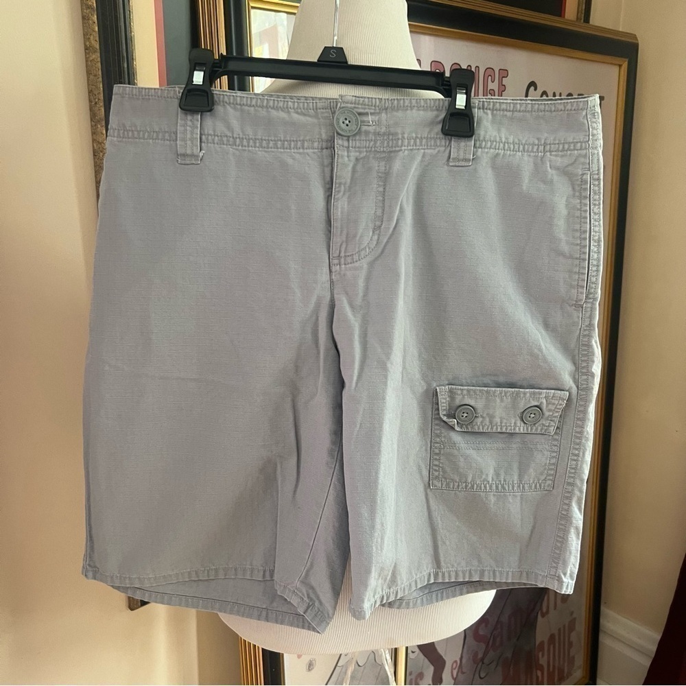 The North Face: Textured Gray Grey Bermuda Front Cargo Pocket Shorts Sz 10 long